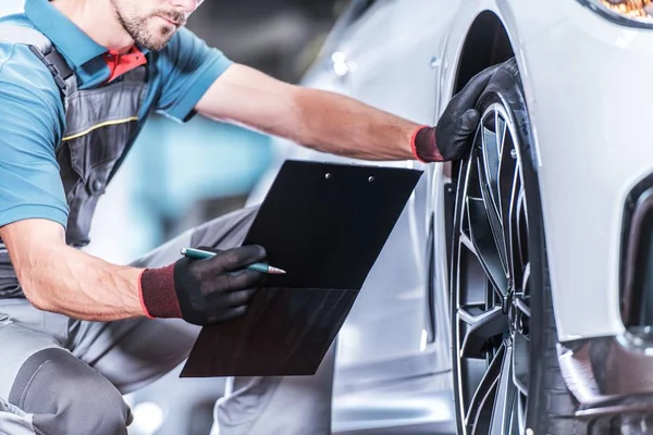 Auto Service Industry Caucasian Car Technician Vehicle Documentation Hands Automotive — Stock Photo, Image