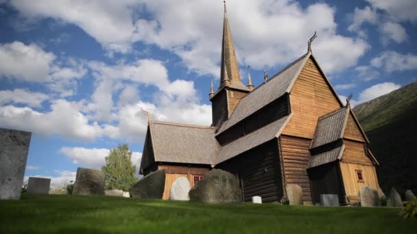 Igreja Lom Stave Norueguesa Durante Dia Ensolarado Agosto — Vídeo de Stock