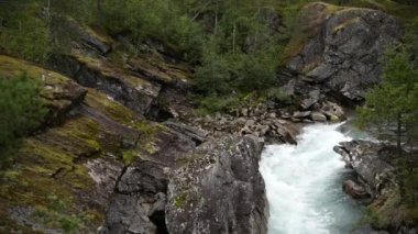 Kayalık Norveç manzara 4k görüntüleri.