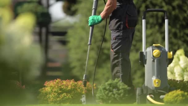 Verão Tempo Limpeza Jardim Caminhos Lavagem Usando Arruela Pressão — Vídeo de Stock
