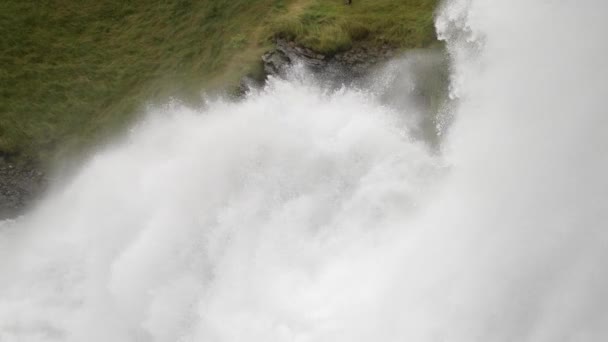 Mächtiger Wasserfall Mitten Der Stadt Norwegen Europa — Stockvideo