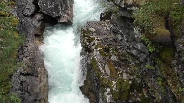 Prachtige Rotsachtige Landschap Noorse Wildernis Slow Motion Beelden — Stockvideo