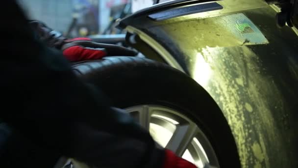 汽车车轮平衡和硫化服务镜头 — 图库视频影像
