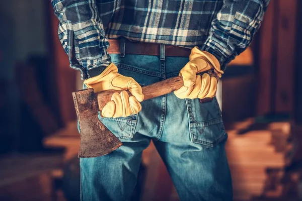 Lumberjack Com Machado Preparando Para Corte Lenha — Fotografia de Stock