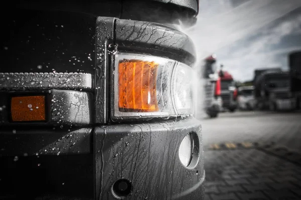 Lavage Sous Pression Euro Semi Truck Closeup Photo Thème Camionnage — Photo