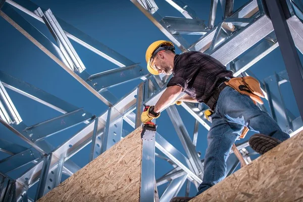 Constructor Casas Acero Trabajador Caucásico Con Herramienta Eléctrica Marco Del —  Fotos de Stock