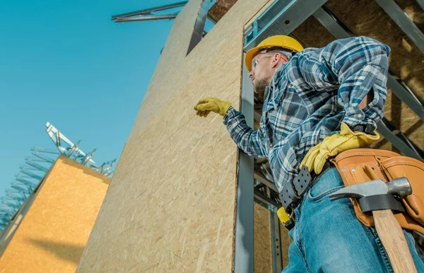 Caucasian Building Contractor His 30S Steel Frame House Construction — Stock Photo, Image