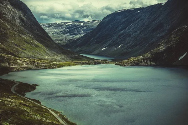 Alp Göller Ile Norveççe Dağ Manzarası Ham Skandinav Doğa — Stok fotoğraf