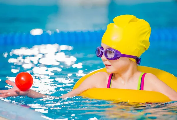 Eight Years Old Caucasian Girl Having Fun Swimming Pool — Stock Photo, Image