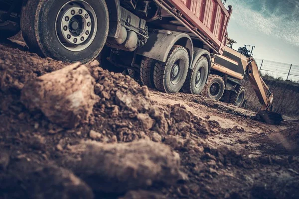 Planta Obras Construcción Camión Descarga Carga Excavadora Con Suelo —  Fotos de Stock