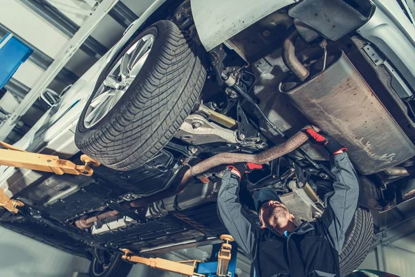 Auto Monteur Baan Kaukasische Auto Service Werknemer Het Onderhoud Van — Stockfoto