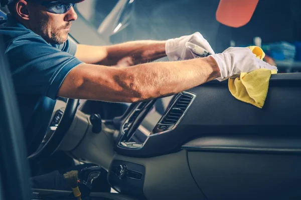 Limpieza Profesional Del Interior Del Vehículo Caucásico Coche Detallando Trabajador —  Fotos de Stock