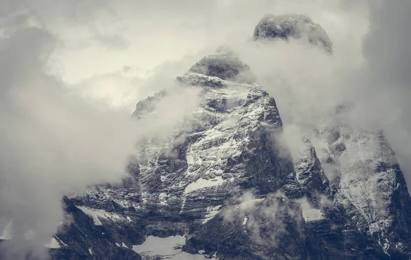 Matterhorn Een Berg Van Alpen Top Vallende Verse Sneeuw — Stockfoto