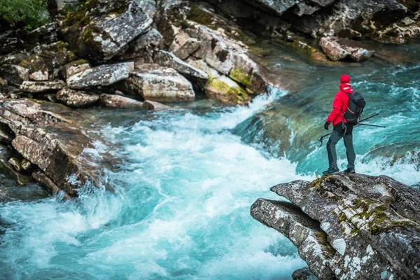 Hiker River Caucasian Men Scenic Mountain River Shore — Stock Photo, Image