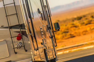 Kamyonet ve karavan Rv seyahat. Kompakt Camper Van Sınıf B. Closeup fotoğraf. Seyahat endüstrisi.