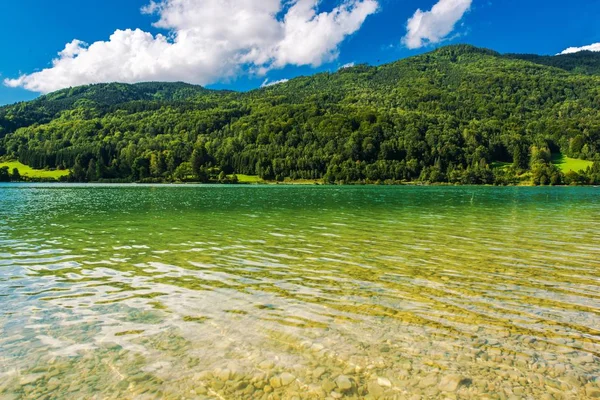 Scenic Tiszta Vizű Tava Valahol Ausztriában Európa — Stock Fotó