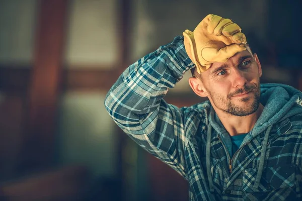 Cansado Por Happy Caucasian Worker Sus Años Industria Construcción —  Fotos de Stock