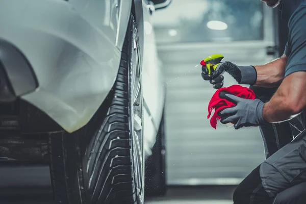 Rodas Liga Carro Limpeza Com Manchas Especiais Remoção Óleo Detergente — Fotografia de Stock