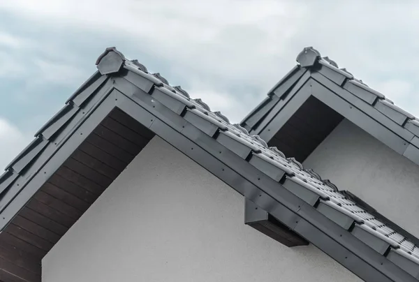 Nová Střecha Domu Keramických Dlaždic Domů Stavební Koncepce — Stock fotografie