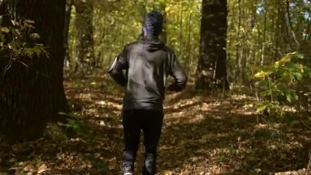 Laufende Männer Zeitlupe Kaukasischer Sportler Joggt Täglich Kurz — Stockvideo