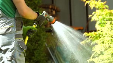 Arka bahçe bitki ve çiçek sulama