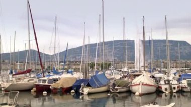Geneva Cityscape ve Cenevre Gölü Marina