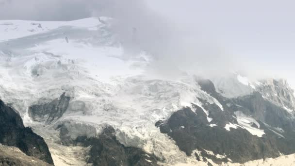 Mont Blanc Geleiras Maciças Perto Cenário Alpino — Vídeo de Stock