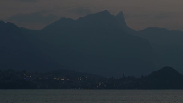 トゥーン湖と暗闇の後ローザンヌ市 ユングフラウ地域 スイス — ストック動画