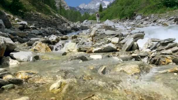 奥地利阿尔卑斯山的格罗斯格洛克纳地区 风景秀丽的山河与旅游 — 图库视频影像