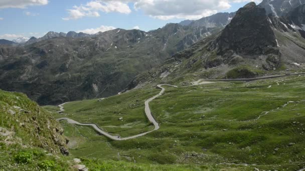 Ιταλικά Saint Bernard Περάσει Δρόμος Δύσκολος Δρόμος Pass Φυσικού Κάλλους — Αρχείο Βίντεο