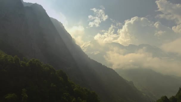 瑞士少女峰地区风景悬崖和山脉的时空流逝 — 图库视频影像