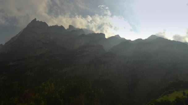 Landschaftlich Reizvolle Klippen Und Berge Der Jungfrauregion Der Schweiz Zeitraffer — Stockvideo