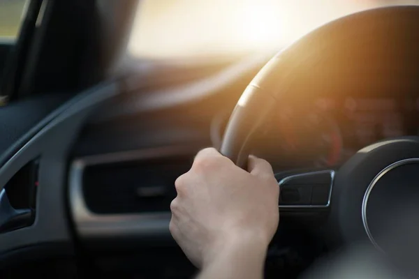 Mão Sobre Volante Carro Conceito Condução Veículo Moderno Indústria Automóvel — Fotografia de Stock