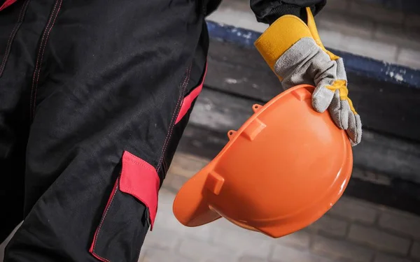 Arbetare Med Hård Hatt Handen Närbild Foto Bygg Branschen Säkerhet — Stockfoto