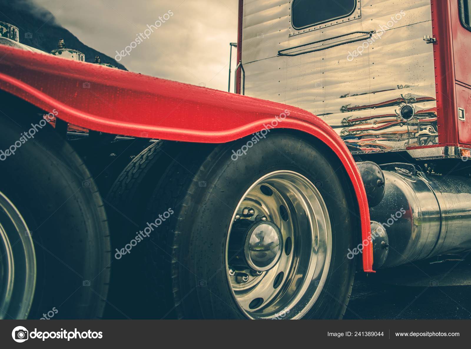 Semi Truck Heavy Duty Tires Chromed Alloy Wheels Driving Heavy — Stock