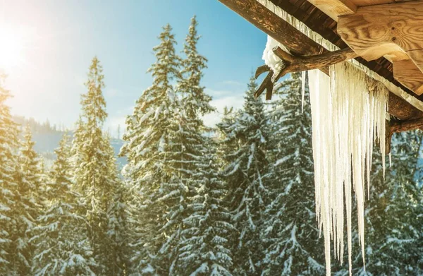 Hora Congelar Invierno Icicles Wooden Cabin Paisaje Invierno —  Fotos de Stock