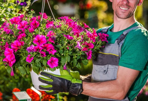 Gelukkig Kaukasische Bloemist Zijn 30S Met Bloemen Pot Floral Shop — Stockfoto