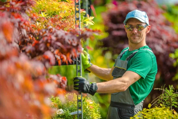 Happy Caucasian Garden Store Worker Sus Años Industria Floral Empresarial — Foto de Stock