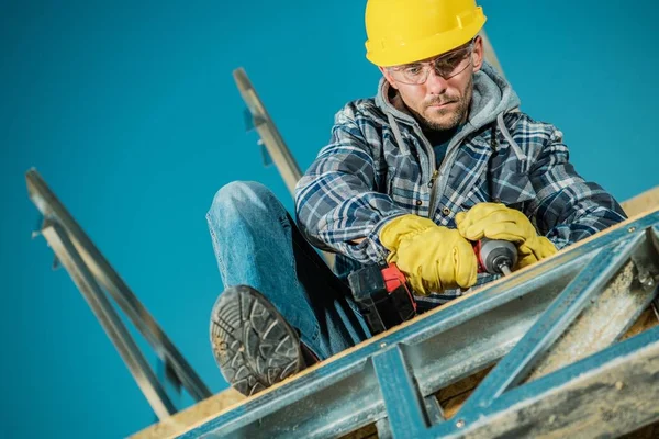 Steel Skeleton Building Construction Worker His 30S Installing Construction Elements — Stock Photo, Image