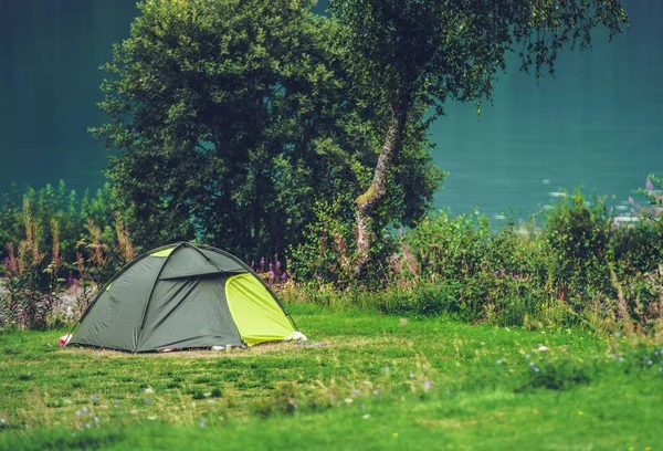 Camping Tenda Selva Tempo Verão Férias Livre Acampamento Small Tent — Fotografia de Stock