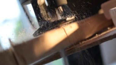 Ahşap kesim ağır çekimde. Gördüm pistonlu