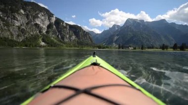 Göl Alm, Salzkammergut Almtal Vadisi'nde. Kayık Tur.