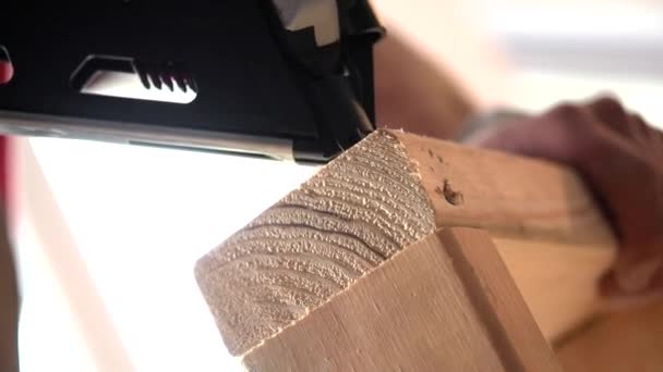 Legno per unghie. Strumenti di costruzione. Filmati al rallentatore — Video Stock