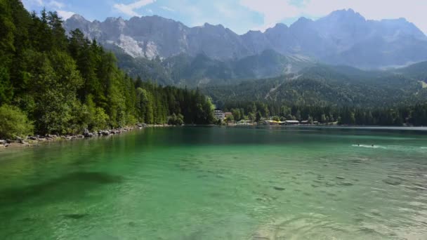 Jezero Eibsee v Bavorsku Německo, Evropa. Letní krajina — Stock video