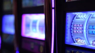 Las Vegas Spinning slot makineleri closeup video. Tek elle haydutlar.