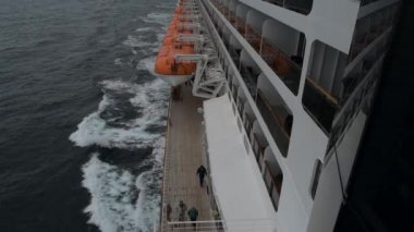 16 Kasım 2017. At kurulu üzerinde Cunards Flag gemi Queen Mary 2 Southampton, Ingiltere için New York, ABD