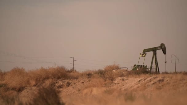 Indústria Petrolífera Pumpjack Overground Drive Bomba Pistão Poço Óleo Califórnia — Vídeo de Stock