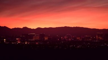 9 Kasım 2017. Las Vegas Scenic Skyline Sunset. Horizon 'da Strip ile şehir panoraması. Nevada, Amerika Birleşik Devletleri