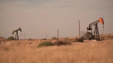 23 Kasım 2017. Güney Kaliforniya, Amerika Birleşik Devletleri. Lufkin şirket pumpjack. Yağ pompalama