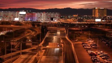 9 Kasım 2017. Renkli şehir Las Vegas sağ Sunset sonra. Mandalay Bay Otel ve Casino mesafe.